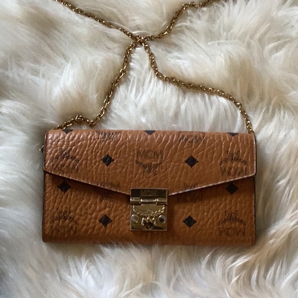 Authentic MCM wallet on a chain